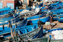 ¿Por qué la justicia europea ha anulado el acuerdo de pesca con Marruecos? Fishing boats in the small port