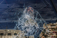 La violencia colonial crece en Cisjordania A Palestinian inspects the damage to his restaurant as a