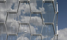 Tecnología cuántica y ciberseguridad en la UE Facade detail. The Quantum Nano Centre, Waterloo, Canada. Architect: Kuwabara Payne McKenna Bloomberg, 2013.