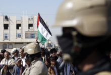 Crece la tensión en el mar Rojo Yemen's Houthis slam UN resolution as 'political game'