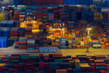 La guerra comercial entre Canberra y Pekín Port Of Nanjing Illuminated The Night With Bustling Activity