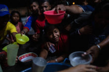 Las promesas económicas incumplidas del populismo Escaping Hunger And Chaos, Venezuelans Take Refuge In Brazilian Border Towns
