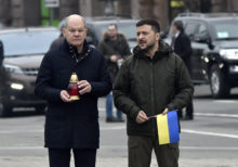 Volodymyr Zelenskyy and Olaf Scholz pay tribute to perished defenders of Ukraine in Kyiv