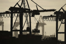 La hora de la ingeniería arancelaria U.S. President Trump Says 25% Tariffs On Europe Coming Soon