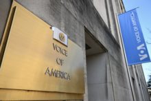 El ciclón geopolítico y la comunicación democrática Voice of America staff placed on leave after Trump's funding cut order
