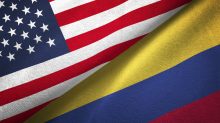 Colombia-EEUU: una relación estratégica para recuperar Colombia and United States two flags together realations textile cloth fabric texture