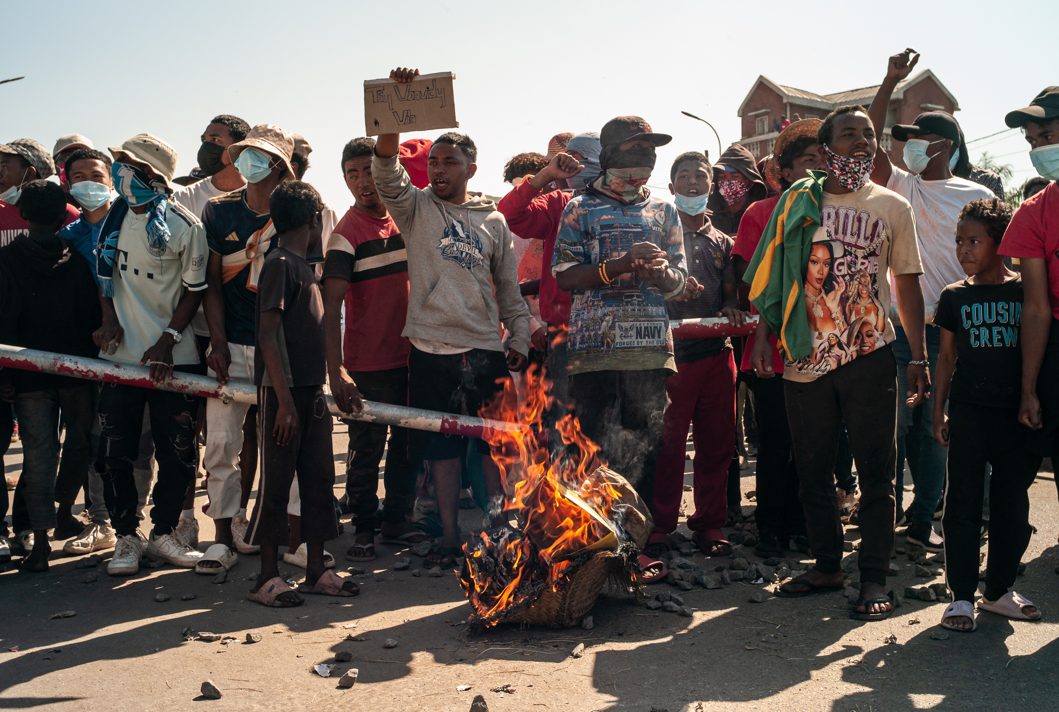 Contra su futuro: jóvenes que arrasan el presente Contra su futuro: jóvenes que arrasan el presente