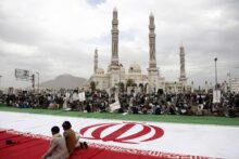 Yemen: un nuevo gobierno bajo presión Houthis in Yemen protest US and Israeli strikes on Iran