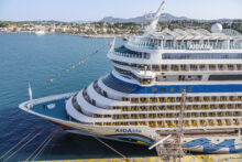 El turismo azul mediterráneo en una encrucijada Corfu, Greece, Port Corfu, Notio Steno Kerkiras Strait, AidaBlu Aida Cruises ship docked