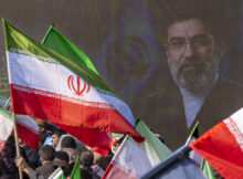 Guerra, tiranía y colonialismo: los males incurables de Oriente Medio Rally To Pledge Allegiance To Iran's New Supreme Leader, Mojtaba Khamenei