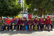 El futuro ya no es lo que era. Macrotendencias de la población Elderly Women Sit Together Along Street In Chongqing