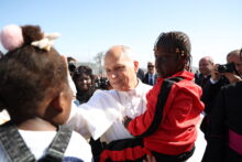 ‘Magnifica Humanitas’: tecnología, guerra y dignidad humana Pope Leo Xiv Meets With Migrants From The Las Raices Centre (santa Cruz De Tenerife)