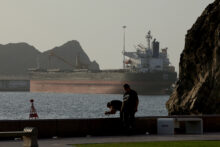 Cómo puede Europa influir en el Oriente Próximo de la posguerra Ships continue to wait in Gulf of Oman for passage through Strait of Hormuz
