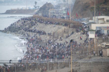 La política migratoria europea, entre la responsabilidad y la solidaridad The Flow Of People Entering Ceuta Unchecked From Morocco Continues Into The Night