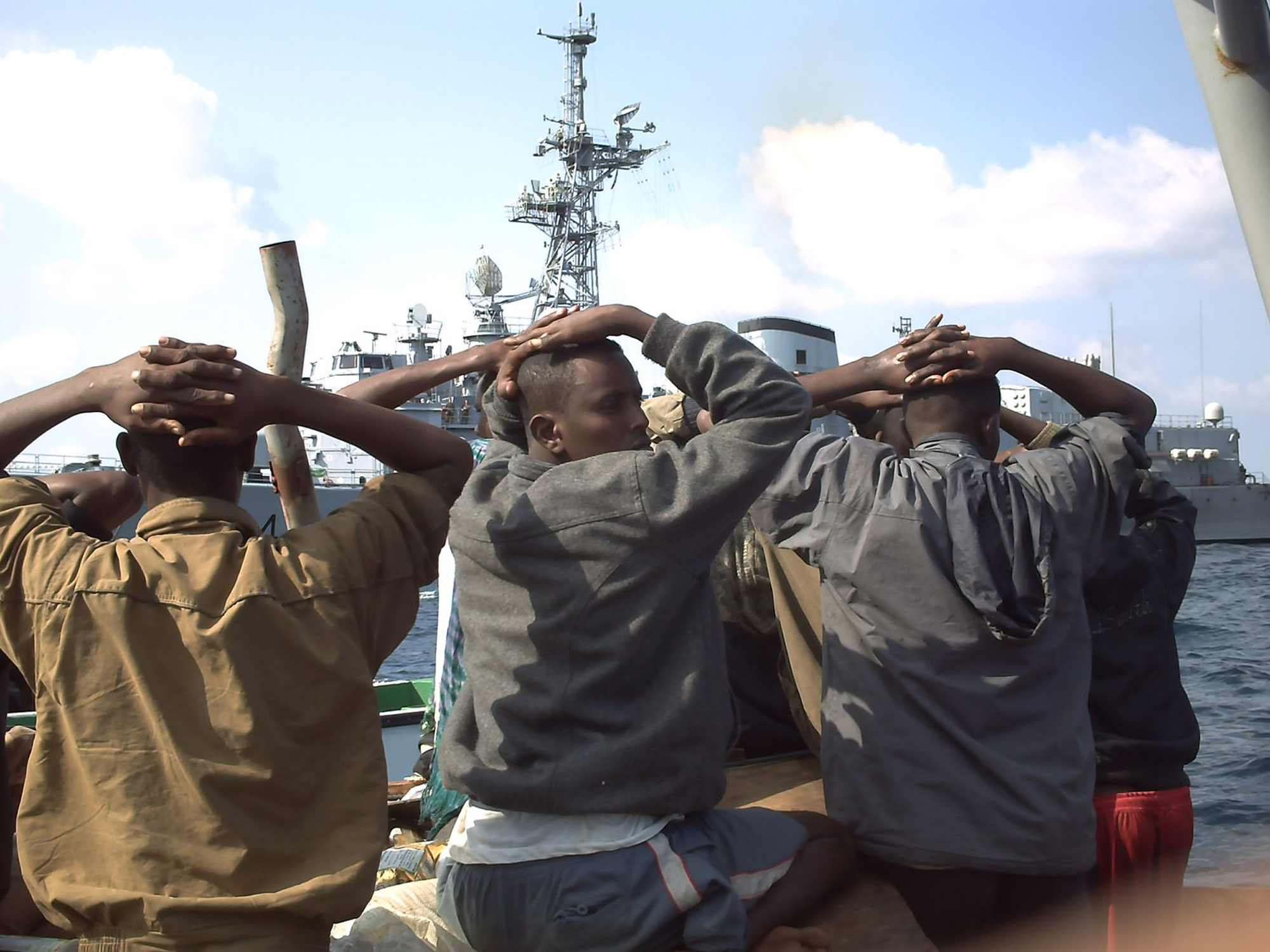 Судно террористами. Сомалийские пираты 2020. Сомалийские пираты захват судна. Пиратство в Сомали. Пираты Сомали захват.