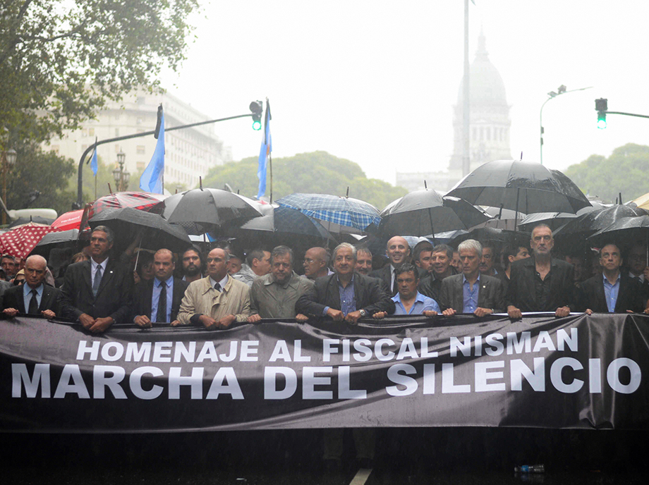 La muerte de Alberto Nisma alimenta la crispación en Argentina.