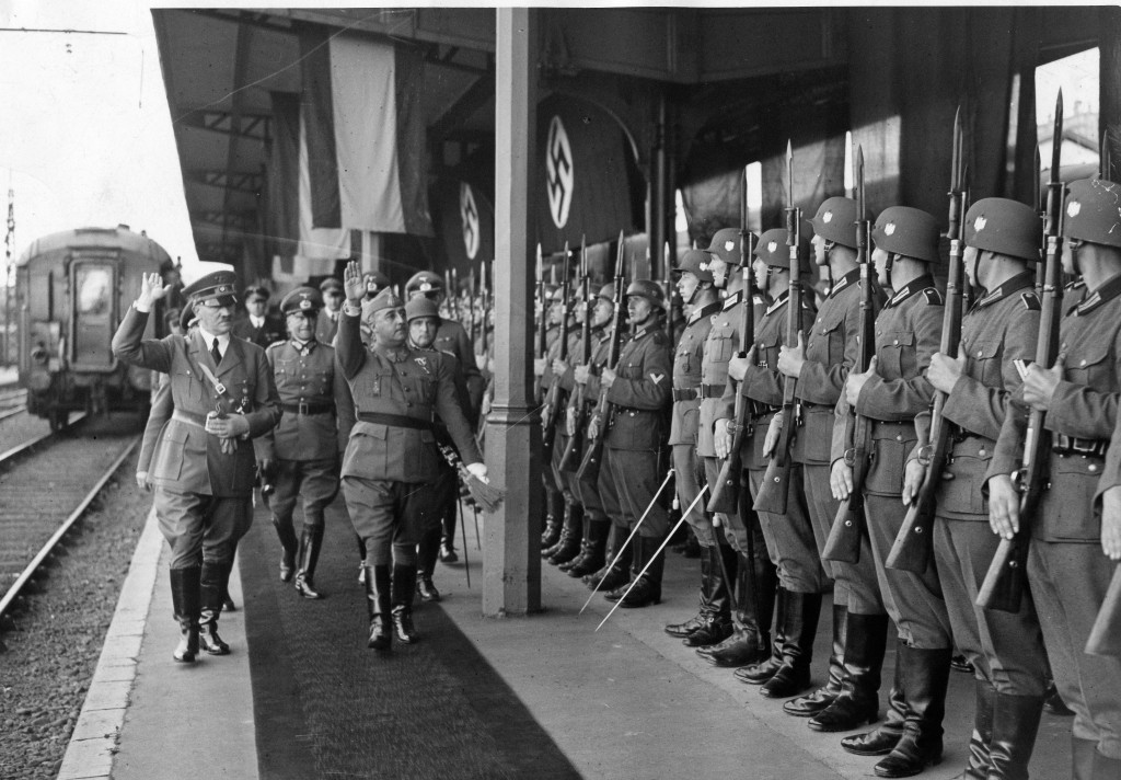 France, Hendaye: Adolf Hitler and Francisco Franco stepping out the Guard of Honour, with in retinue: Field Marshal Walther von Brauchitsch (Commander-in-Chief of the Army) - 23.10.1940 - Photographer